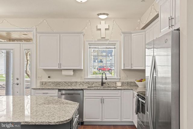 102 HIGH POINTE DR, Hummelstown, PA 17036
