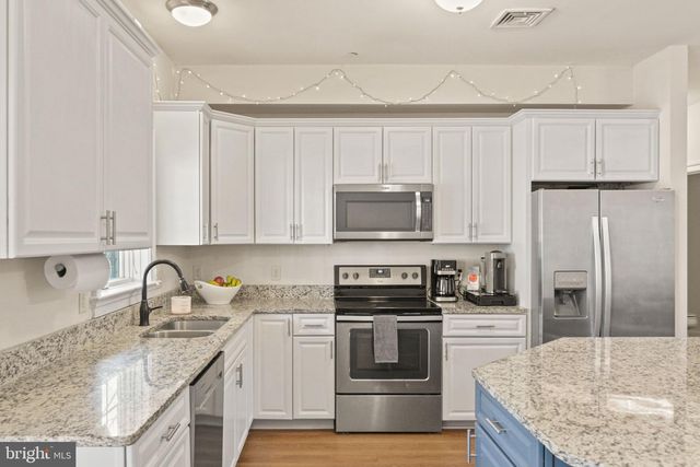 102 HIGH POINTE DR, Hummelstown, PA 17036
