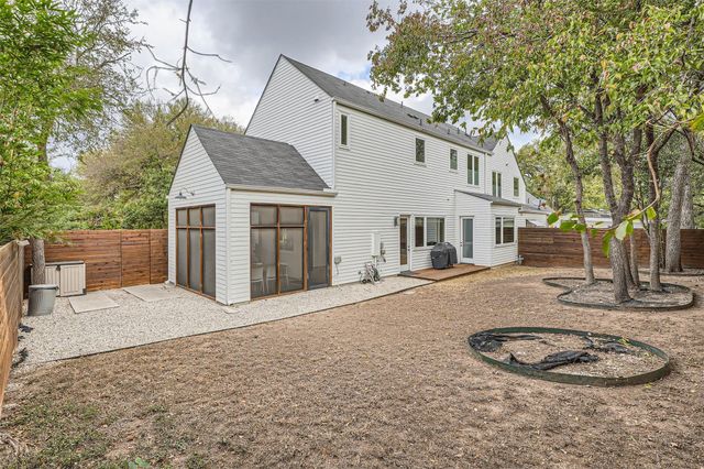 705 E Monroe ST B, Austin, TX 78704