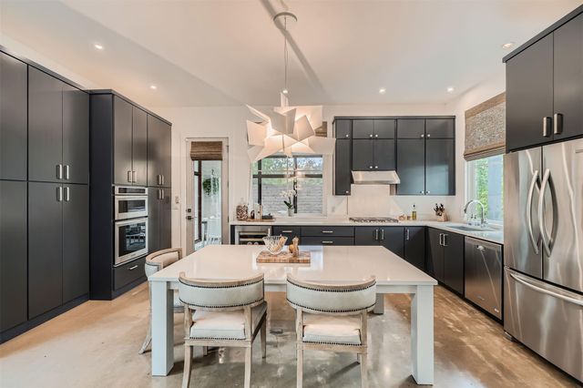 705 E Monroe ST B, Austin, TX 78704