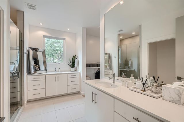 705 E Monroe ST B, Austin, TX 78704