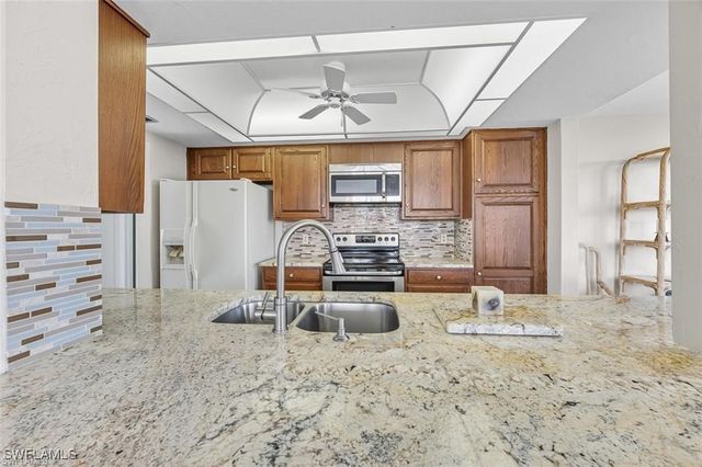 11 Bluebill AVE 1006, Naples, FL 34108