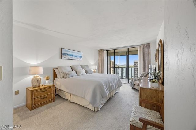 11 Bluebill AVE 1006, Naples, FL 34108