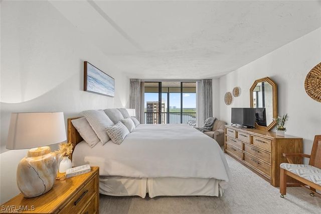 11 Bluebill AVE 1006, Naples, FL 34108