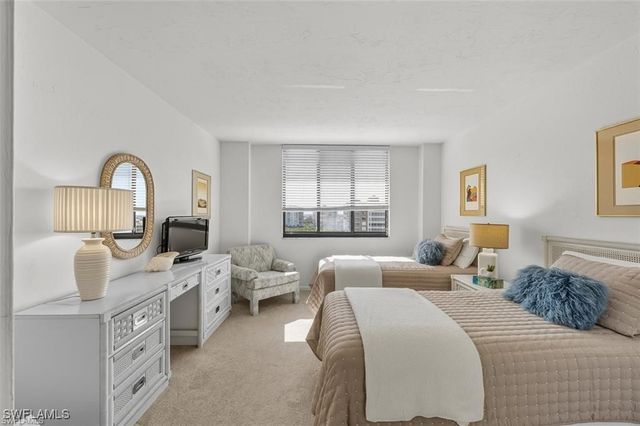 11 Bluebill AVE 1006, Naples, FL 34108