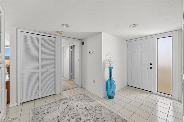 11 Bluebill AVE 1006, Naples, FL 34108