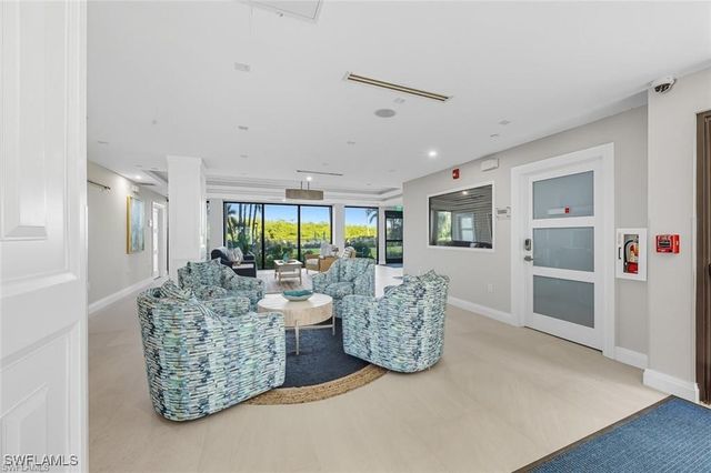 11 Bluebill AVE 1006, Naples, FL 34108