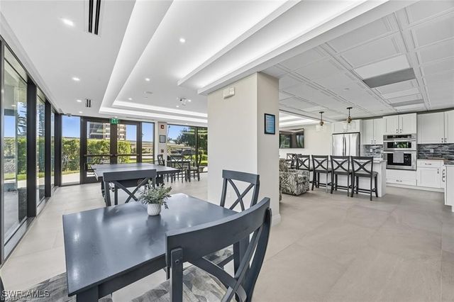 11 Bluebill AVE 1006, Naples, FL 34108