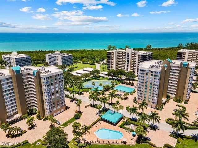 11 Bluebill AVE 1006, Naples, FL 34108