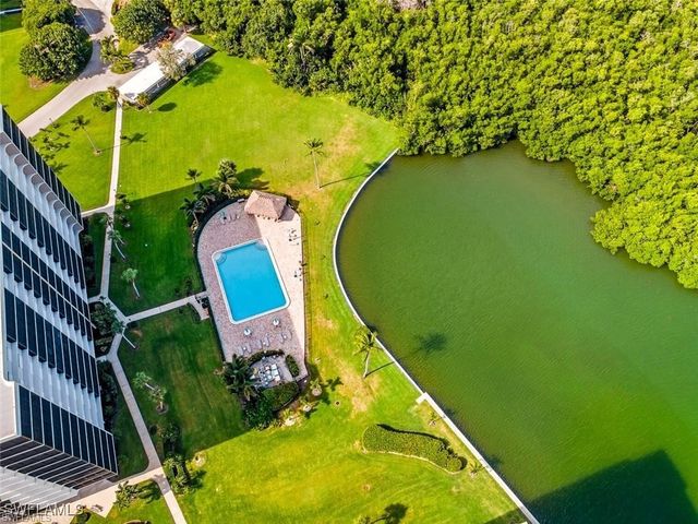 11 Bluebill AVE 1006, Naples, FL 34108