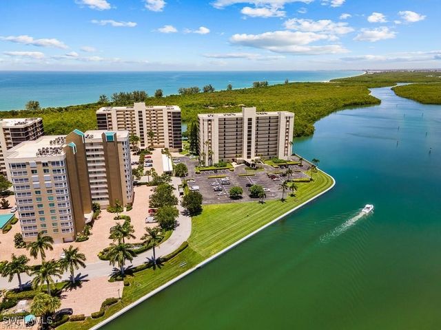 11 Bluebill AVE 1006, Naples, FL 34108