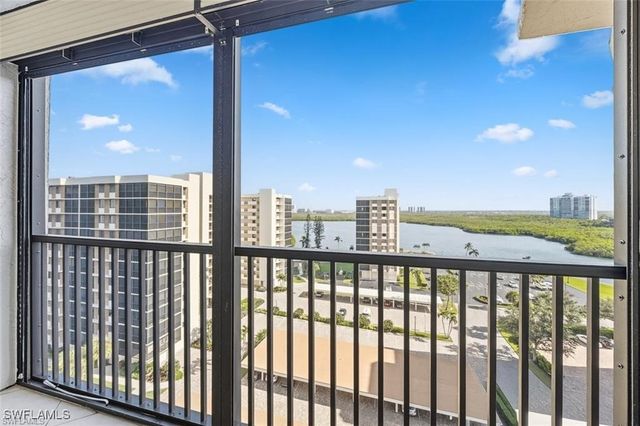 11 Bluebill AVE 1006, Naples, FL 34108