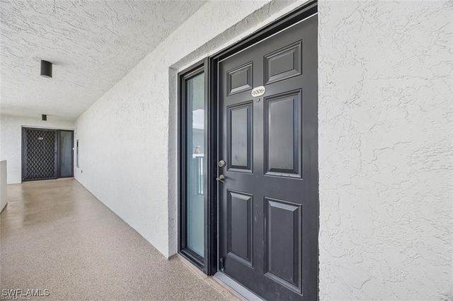 11 Bluebill AVE 1006, Naples, FL 34108