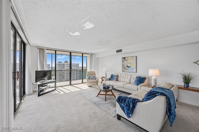 11 Bluebill AVE 1006, Naples, FL 34108