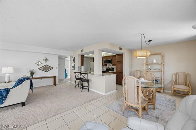 11 Bluebill AVE 1006, Naples, FL 34108