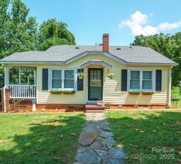 576 Washington Avenue NW, Valdese, NC 28690
