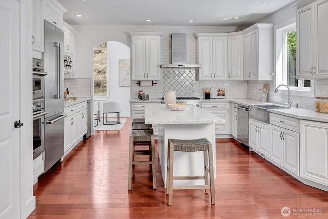 5906 111th Place NE, Kirkland, WA 98033