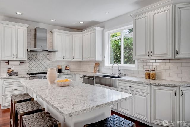 5906 111th Place NE, Kirkland, WA 98033