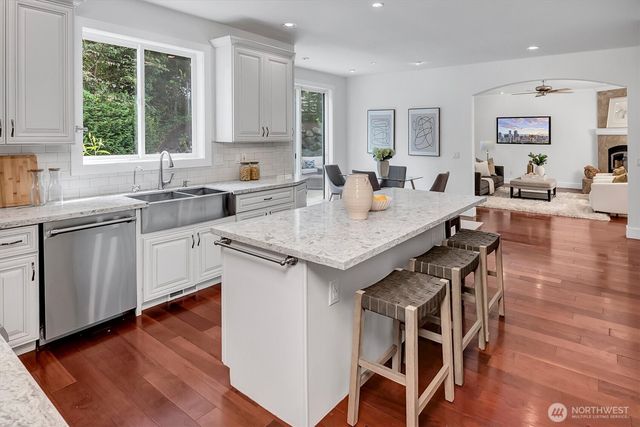 5906 111th Place NE, Kirkland, WA 98033