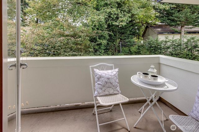 5906 111th Place NE, Kirkland, WA 98033