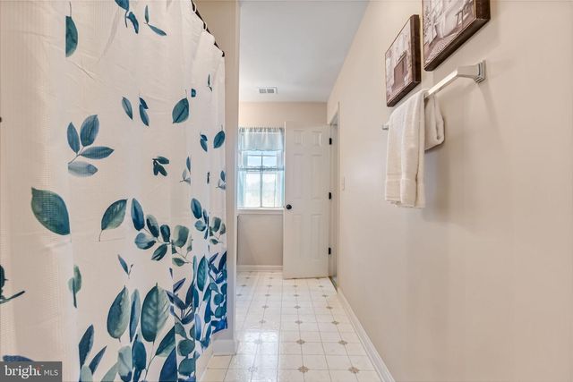 410 ROPER DR, Bowling Green, VA 22427