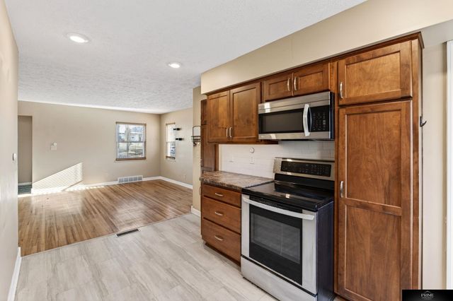 3842 N 65 Avenue, Omaha, NE 68104