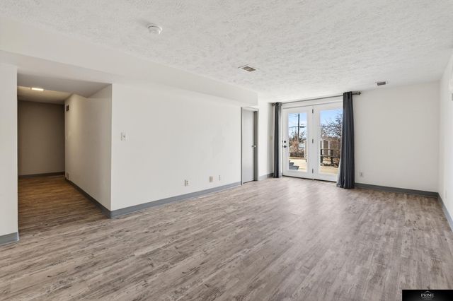 3842 N 65 Avenue, Omaha, NE 68104