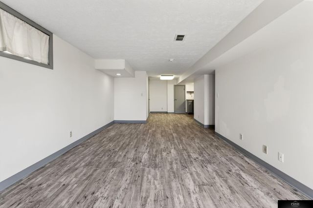 3842 N 65 Avenue, Omaha, NE 68104