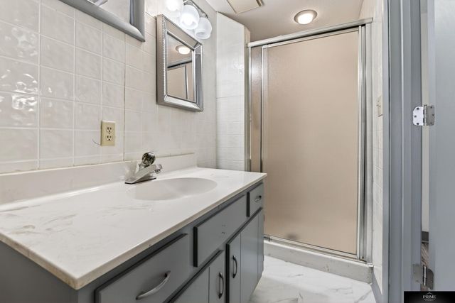 3842 N 65 Avenue, Omaha, NE 68104