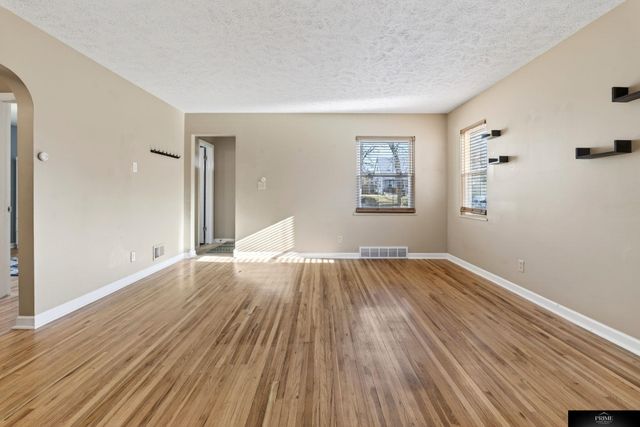 3842 N 65 Avenue, Omaha, NE 68104