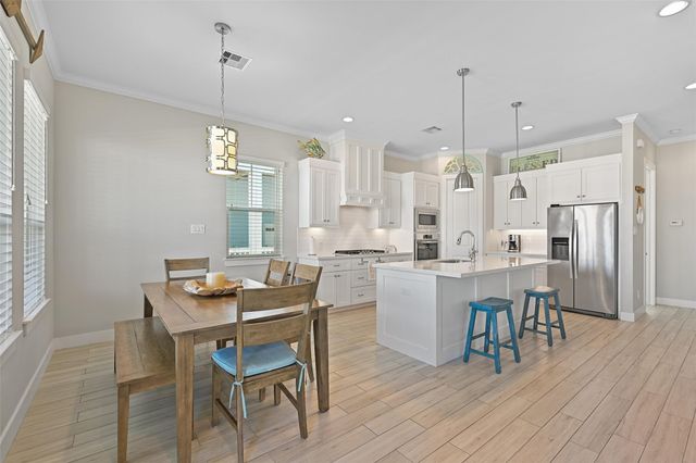 3827 Neptune, Galveston, TX 77554