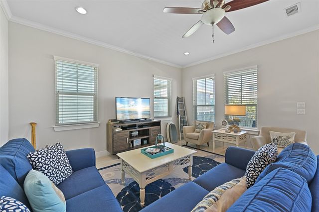 3827 Neptune, Galveston, TX 77554