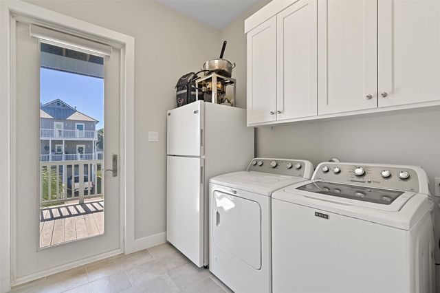 3827 Neptune, Galveston, TX 77554