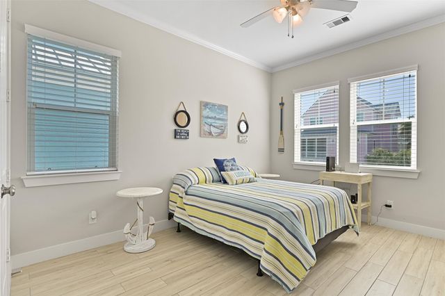 3827 Neptune, Galveston, TX 77554