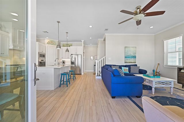 3827 Neptune, Galveston, TX 77554