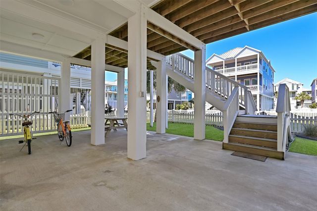 3827 Neptune, Galveston, TX 77554