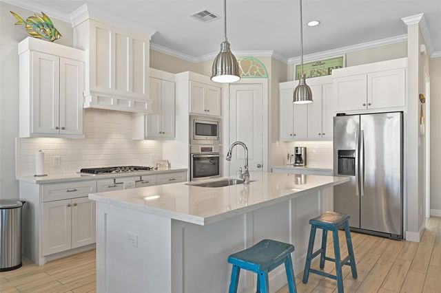 3827 Neptune, Galveston, TX 77554