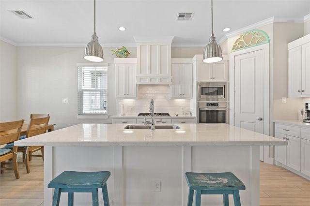 3827 Neptune, Galveston, TX 77554