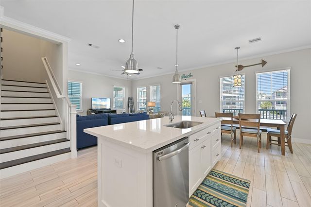 3827 Neptune, Galveston, TX 77554