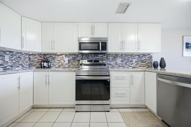 2750 NW 80th Ave, Sunrise, FL 33322