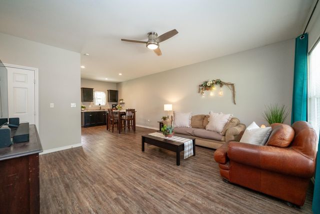 209 W Gay Ave., Gladewater, TX 75647