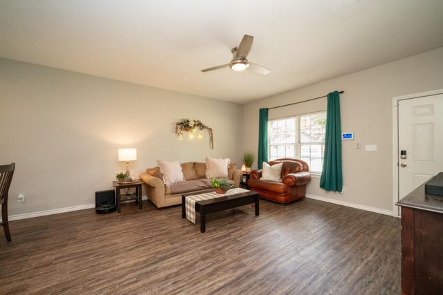 209 W Gay Ave., Gladewater, TX 75647