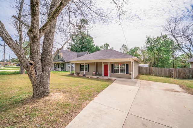 209 W Gay Ave., Gladewater, TX 75647