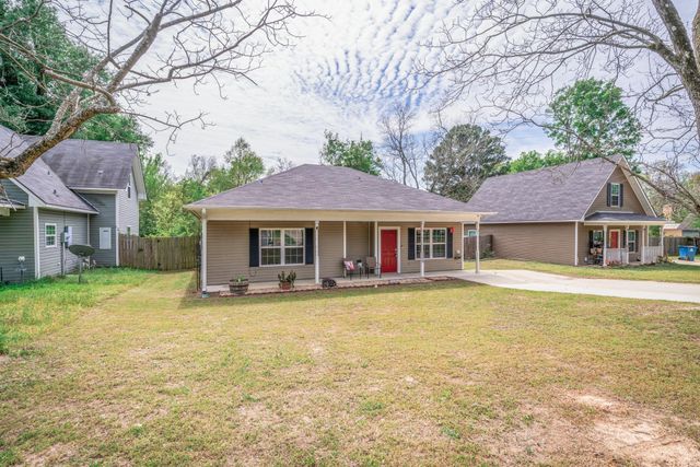 209 W Gay Ave., Gladewater, TX 75647