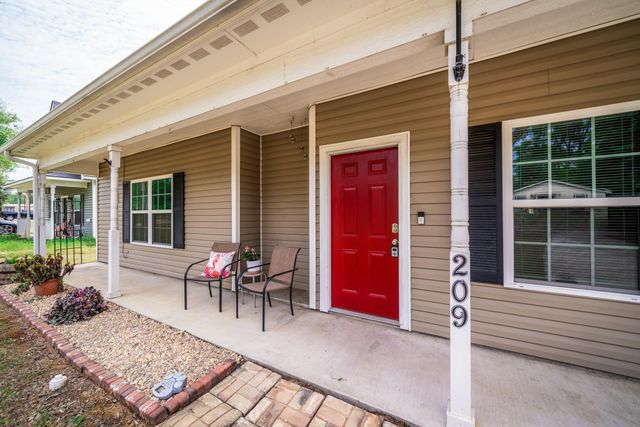 209 W Gay Ave., Gladewater, TX 75647