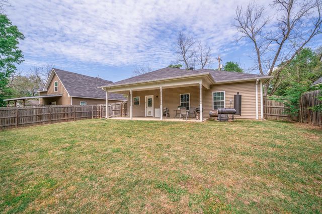 209 W Gay Ave., Gladewater, TX 75647