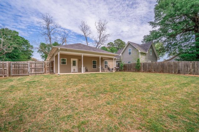 209 W Gay Ave., Gladewater, TX 75647