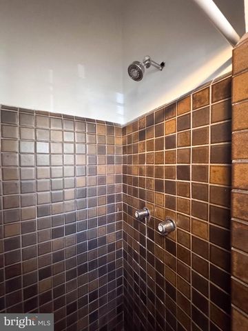 1215 29TH NW, Washington, DC 20007
