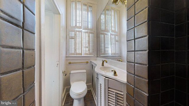 1215 29TH NW, Washington, DC 20007