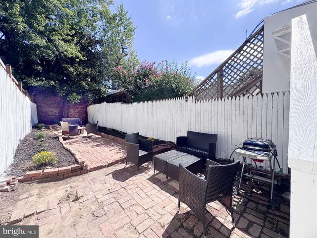 1215 29TH NW, Washington, DC 20007